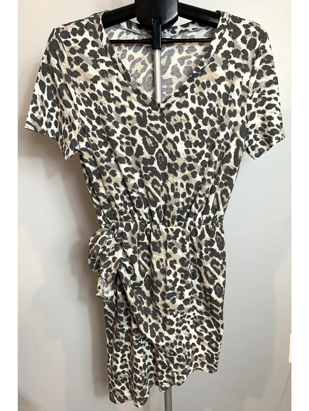 White Birch Leopard Dress Short Sleeve XL V-neck, Elastic waist, Tie